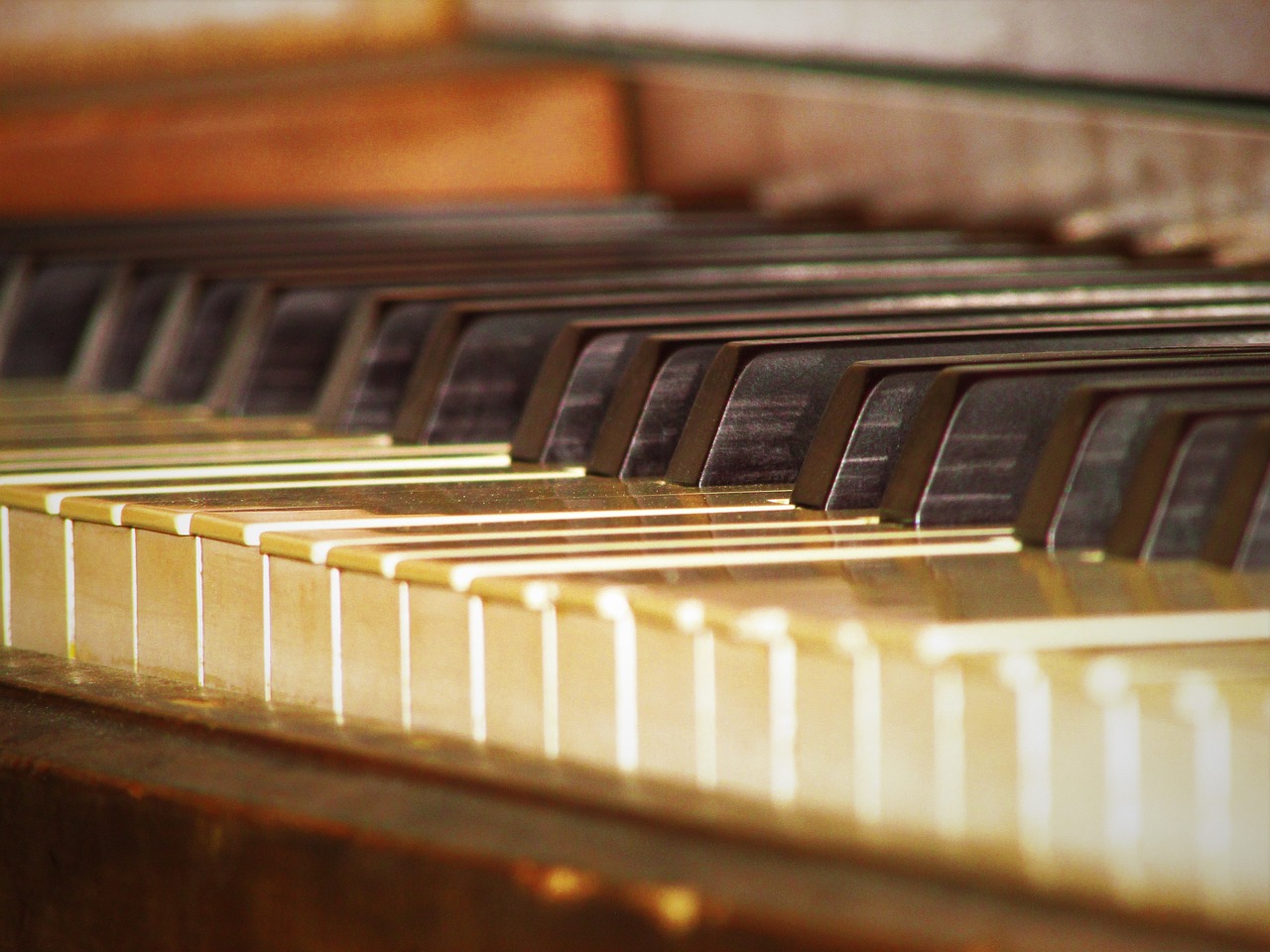 old-piano-4472808_1280.jpg